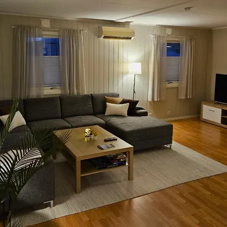 Koselig Hus Med Sentral Beliggenhet I Tromso Tatil Evi *