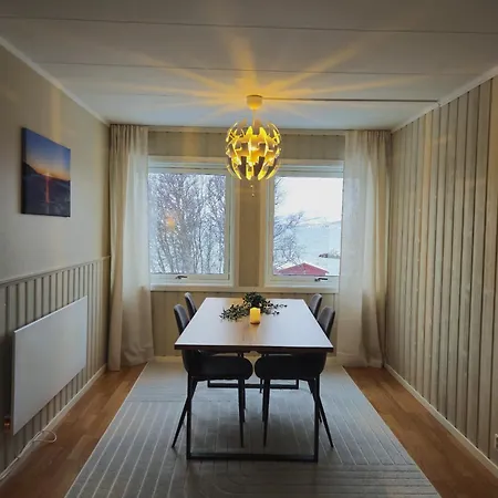 Koselig Hus Med Sentral Beliggenhet I *